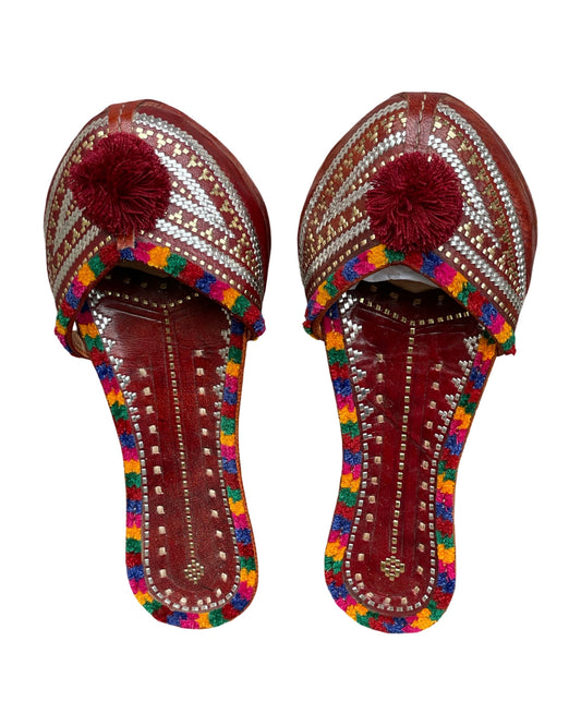 Wedding handstitched leather jutti showcasing traditional craftsmanship and elegant design