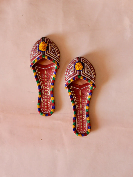 Traditional Handstitched Leather Jutti for Everyday Elegance