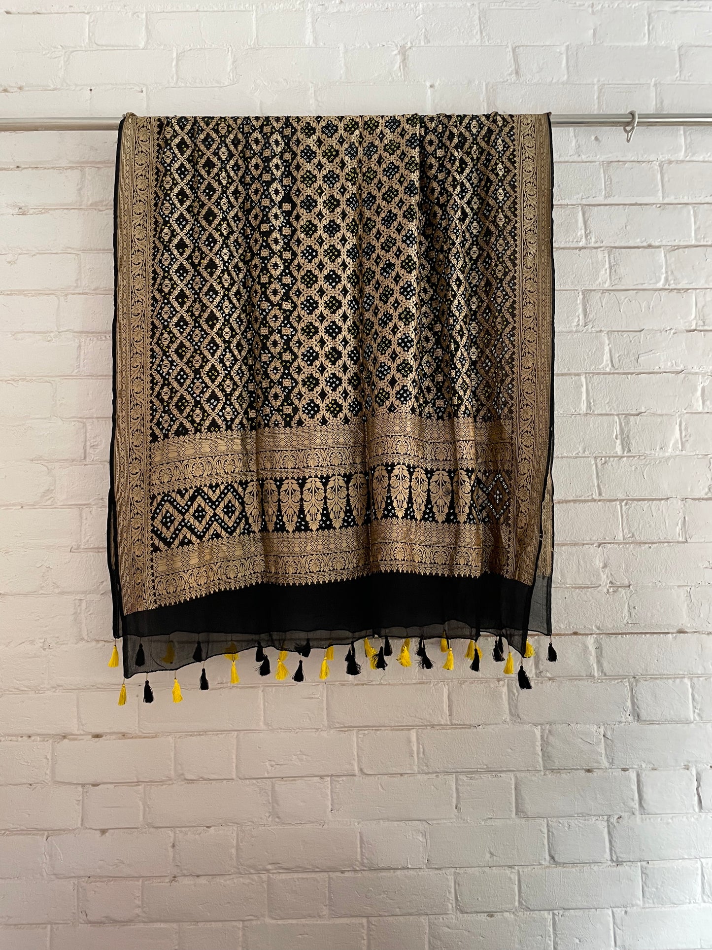 BANDHANI GEORGETTE DUPATTA WITH ZARI WORK