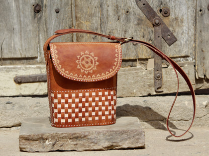 LEATHER SLING BAG WITH THREAD WORK