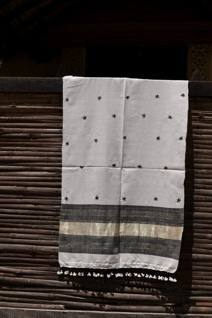 Pearl white handwoven woolen stole featuring a soft texture and elegant artisan craftsmanship