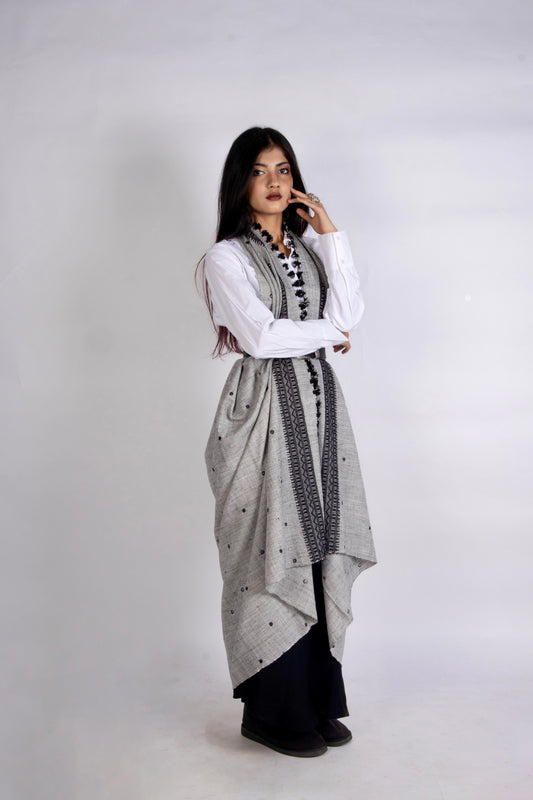Pearl grey handwoven woolen shawl featuring a soft texture and elegant artisan craftsmanship