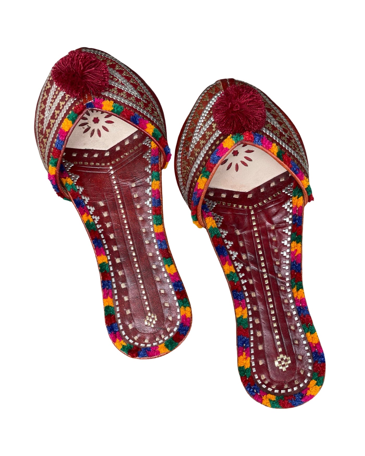 Wedding handstitched leather jutti showcasing traditional craftsmanship and elegant design