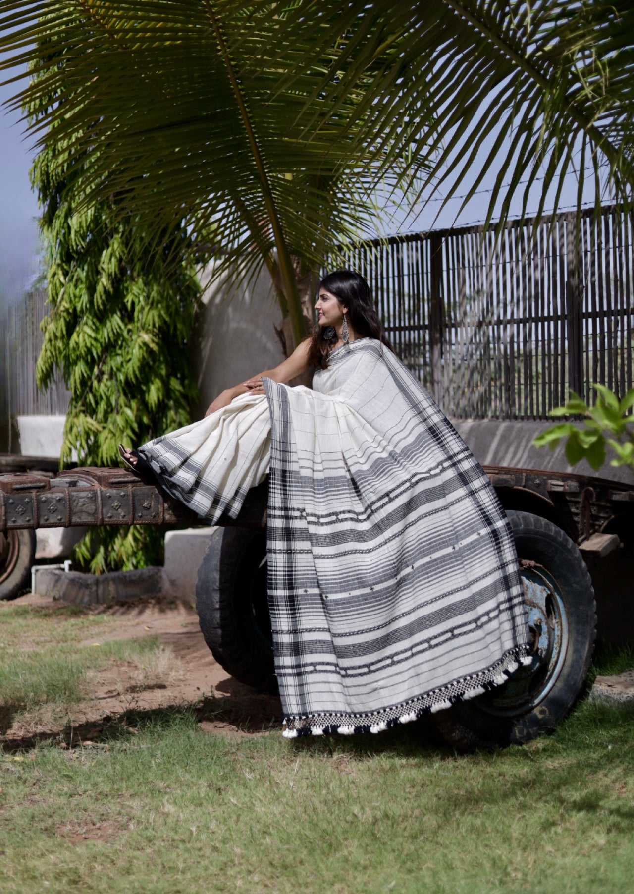 Slate Kala Cotton Bhujodi saree featuring traditional handwoven patterns and artisanal craftsmanship