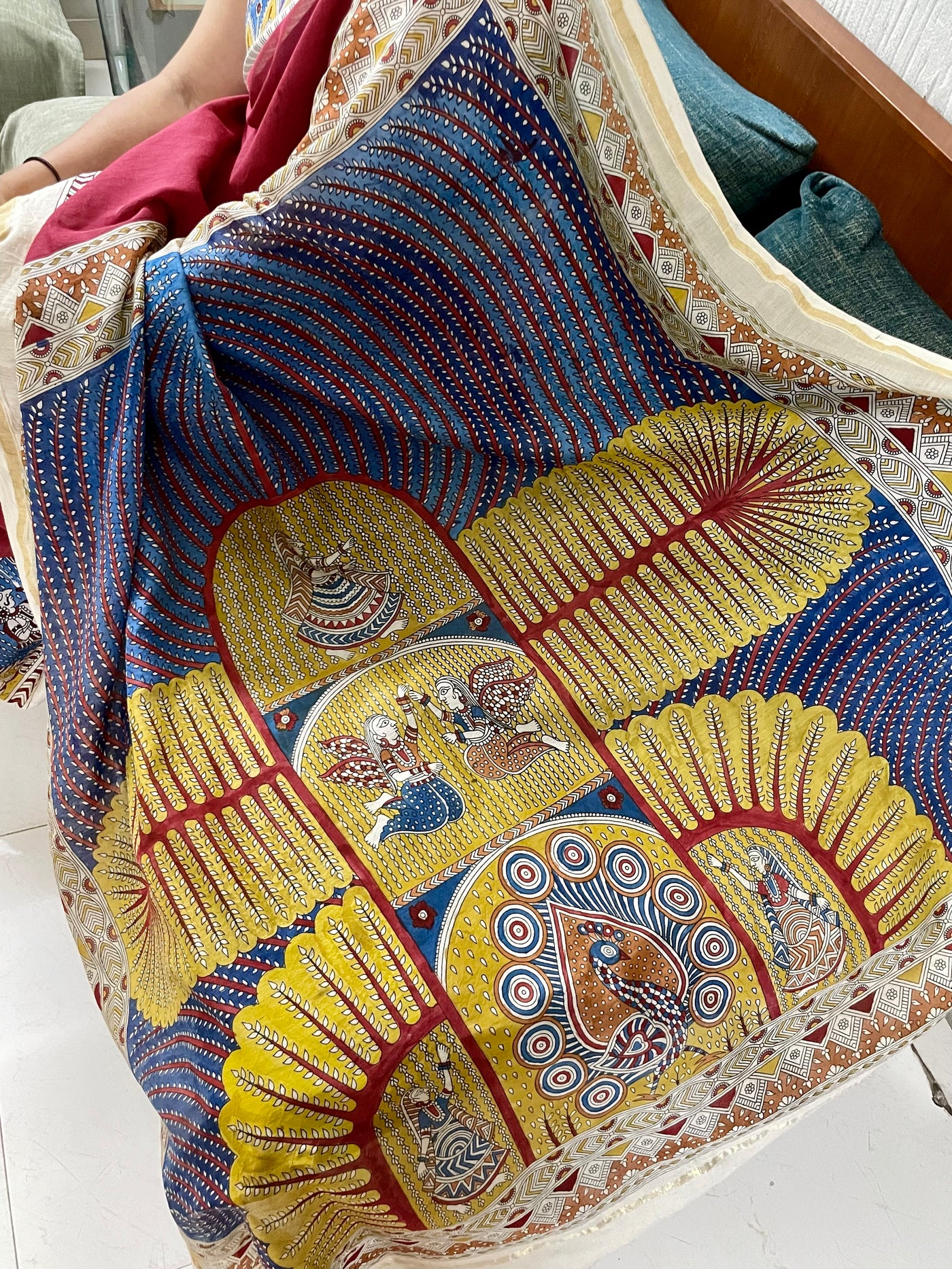 Premium sunburst handpainted saree reflecting the cultural richness and storytelling tradition of Mata Ni Pachedi art. Traditional sunburst Mata Ni Pachedi saree with vibrant handpainted motifs and graceful artisanal craftsmanship